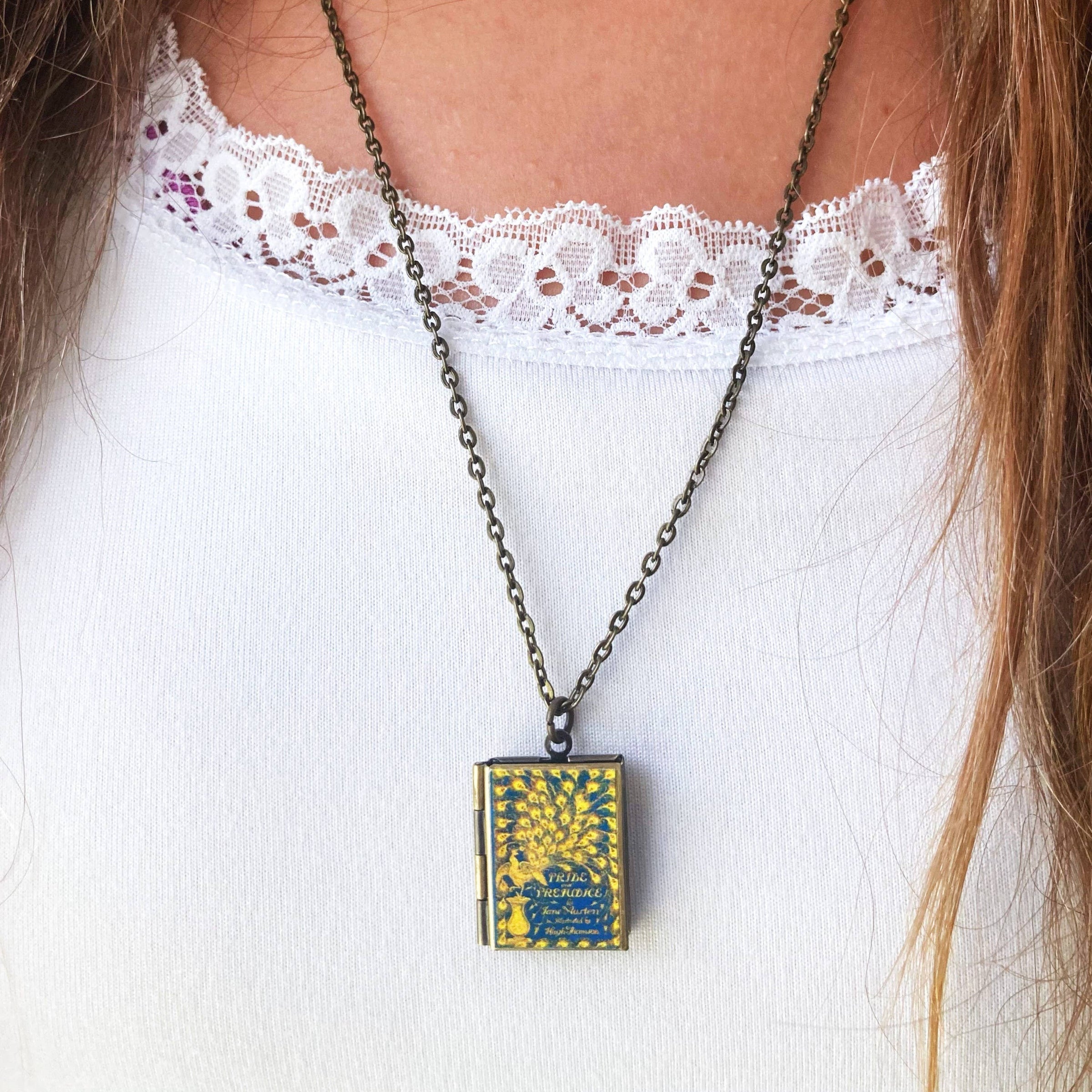 plutoyesterday Book ネックレス Book Locket Pride and Prejudice - Vintage Peacock: Bronze