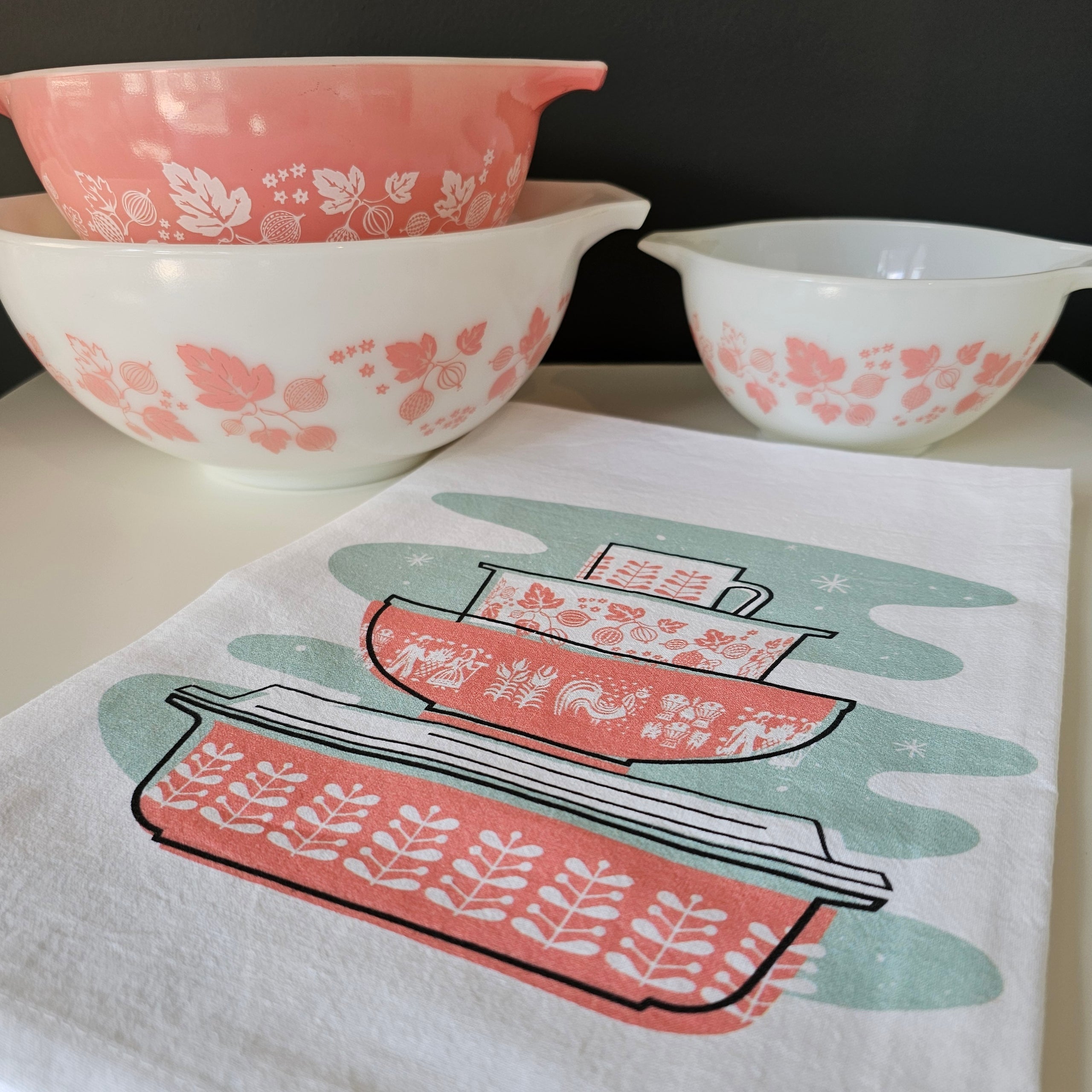 Vintage pink pyrex mixing bowls top
